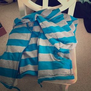 Long-sleeved hooded jacket